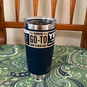 New YETI Rambler 20oz Tumbler with Magslider Lid Navy